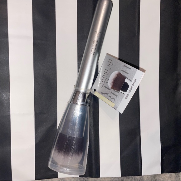 IT Cosmetics OMG! Foundation #106 Brush - Picture 3 of 3